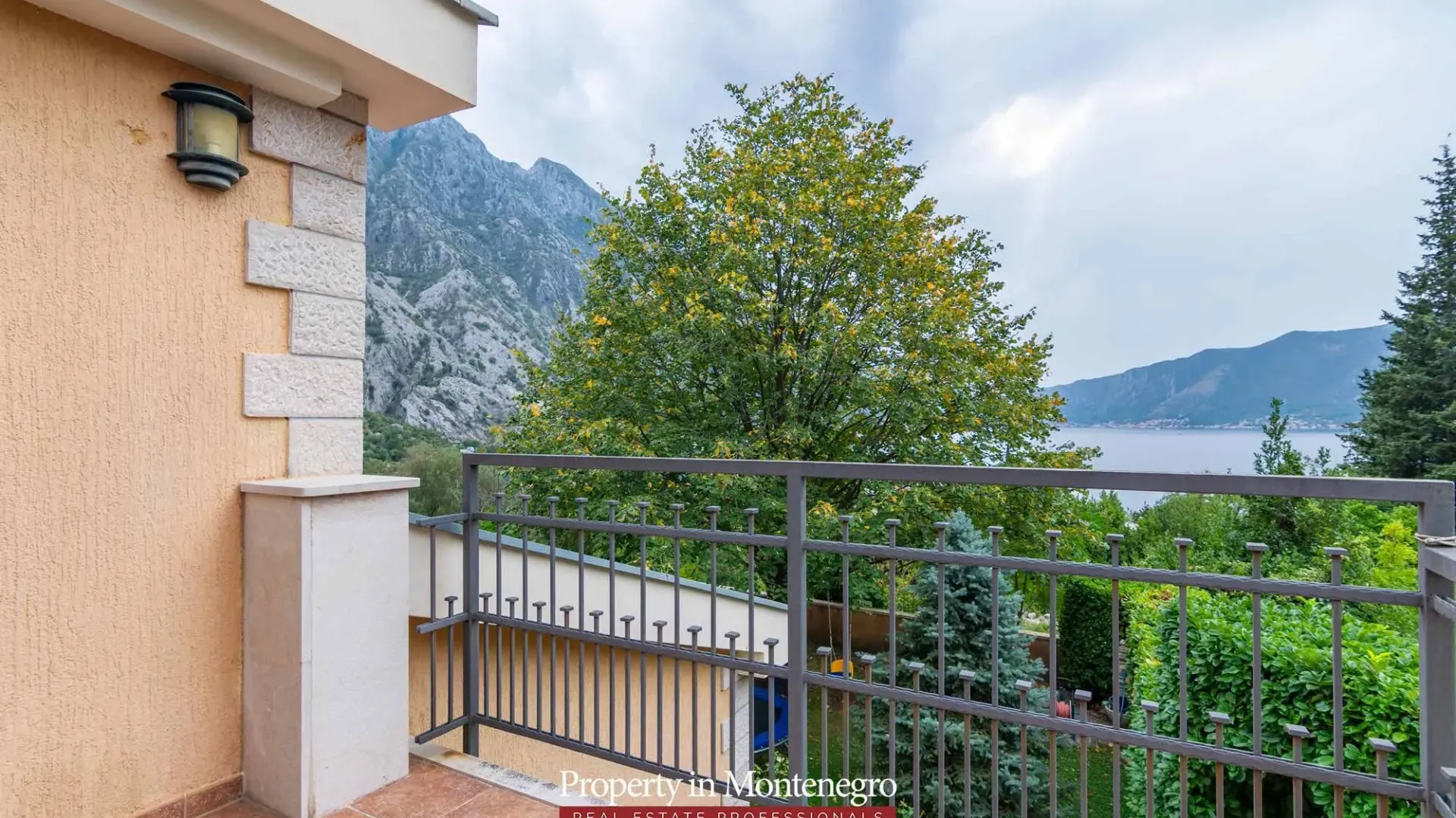 Prodaja, kuća, 303m², Orahovac, Kotor