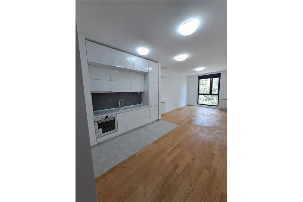 Izdavanje, dvosoban stan, 67m², Niš, Srbija