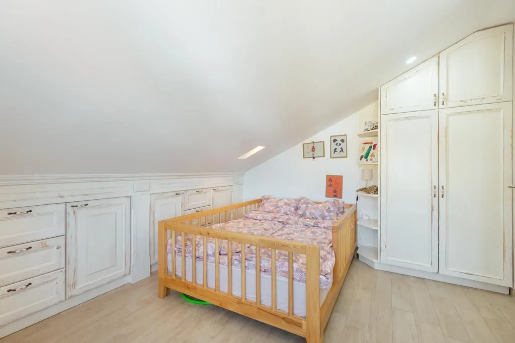 Izdavanje, trosoban stan, 200m², Herceg Novi, Crna Gora