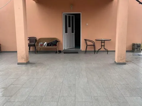 Rent, one bedroom apartment, 90m², Radanovići, Kotor - image 7