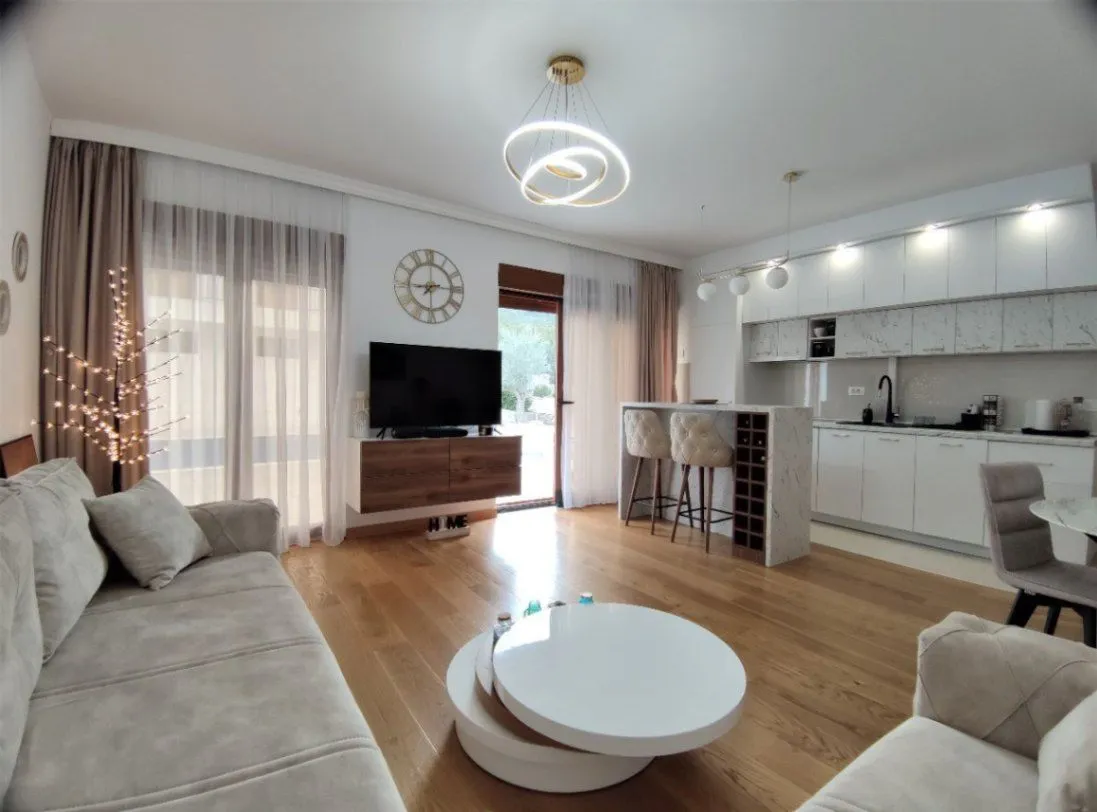 Izdavanje, jednosoban stan, 51m², Bogišići, Tivat