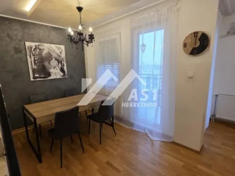 Izdavanje, četvorosoban stan, 92m², Bulevar Evrope, Novi Sad Sve Podlokacije - image 2