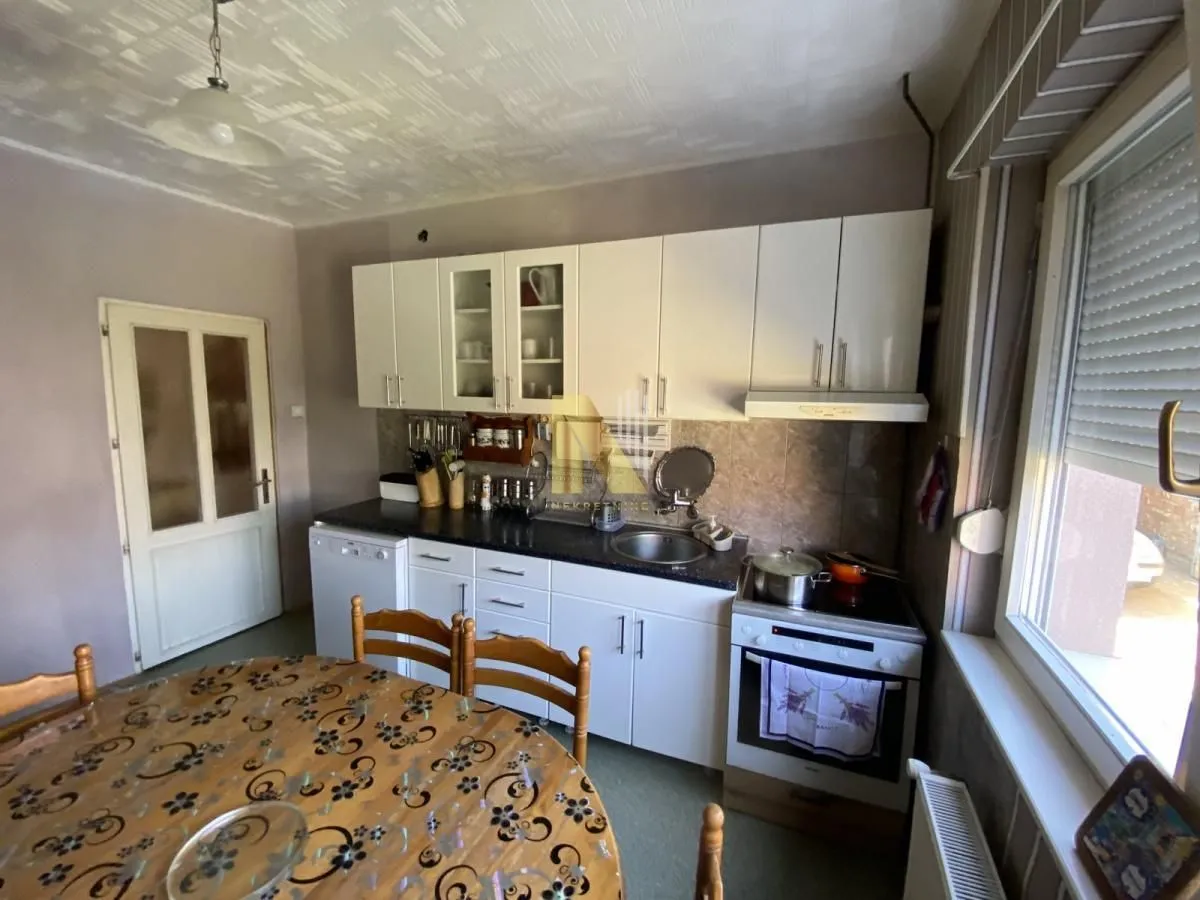 Prodaja, kuća, 224m², Kać, Novi Sad Sve Podlokacije
