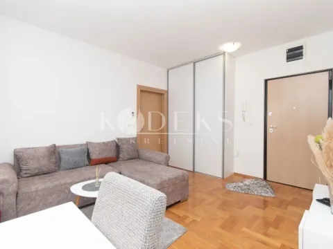 Izdavanje, jednosoban stan, 33m², Stari Aerodrom, Podgorica - image 4