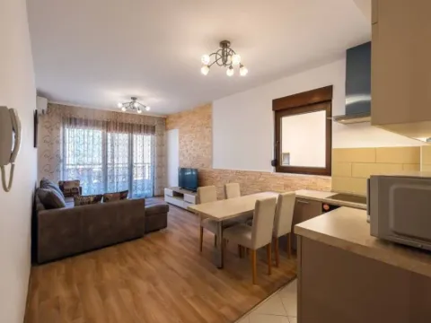 Rent, one bedroom apartment, 40m², Budva, Crna Gora - image 7