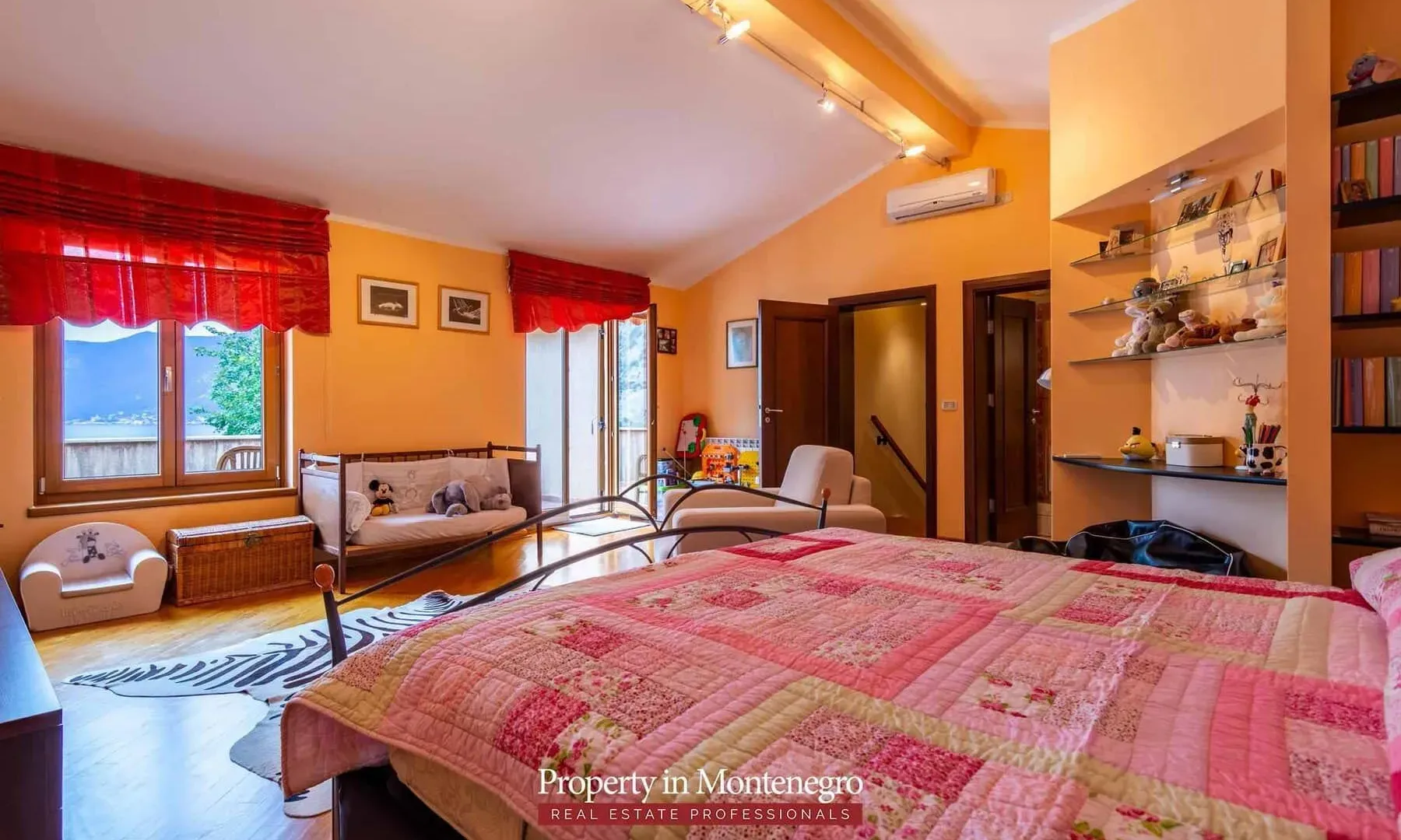 Prodaja, kuća, 303m², Orahovac, Kotor