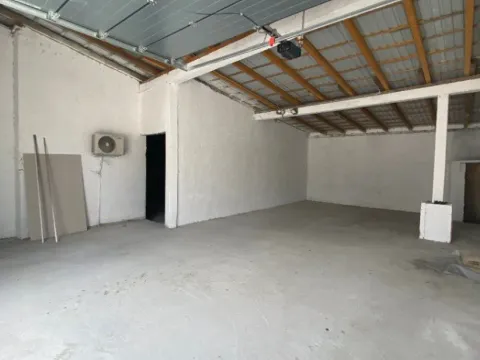 Izdavanje, poslovni prostor, 1700m², Ovča, Palilula Sve Podlokacije - image 11