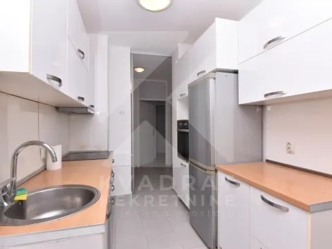 Izdavanje, dvosoban stan, 76m², Blok 6, Podgorica - image 6