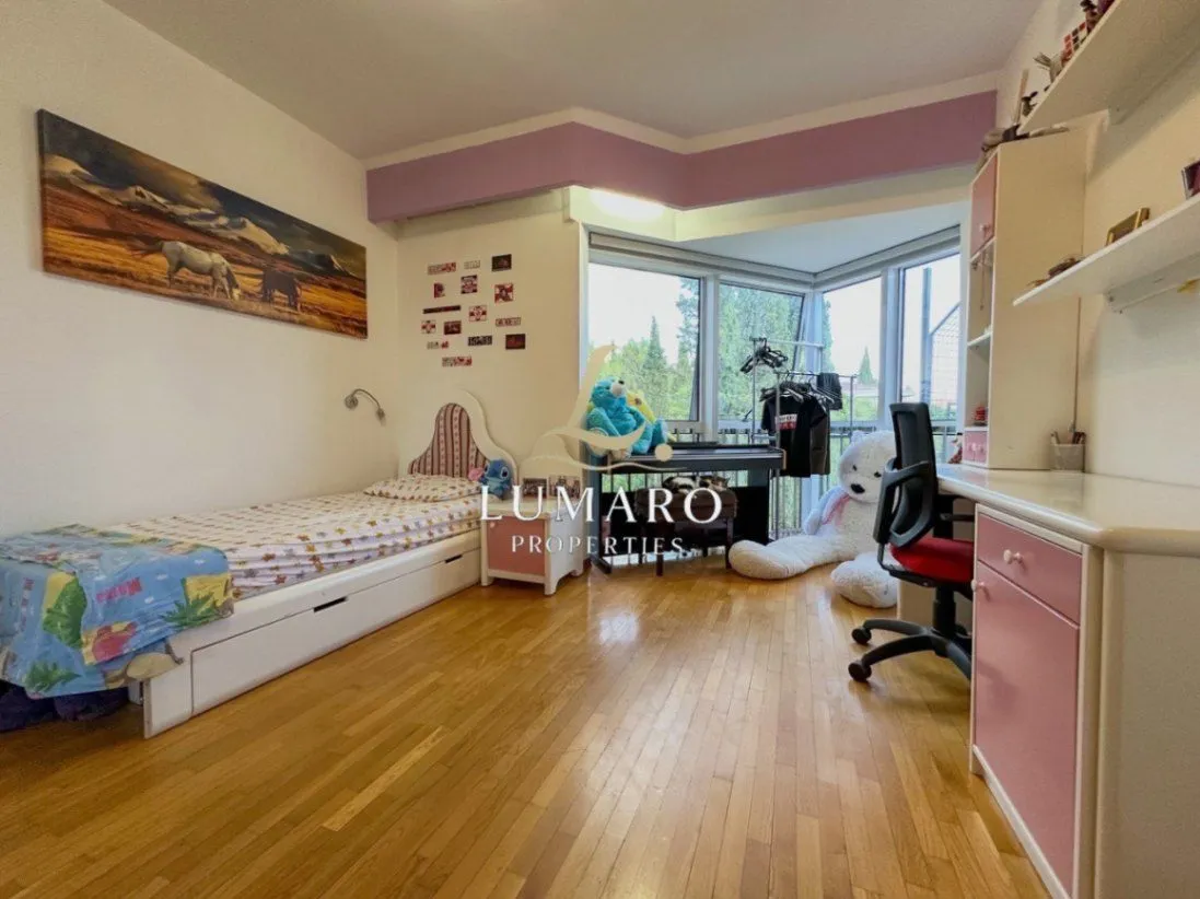 Prodaja, četvorosoban stan, 196m², Centar, Podgorica