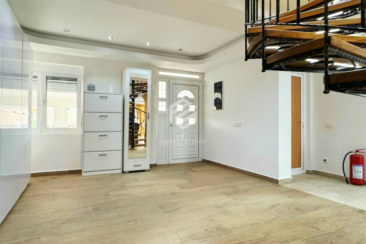 Rent, three bedroom apartment, 160m², Tivat, Crna Gora