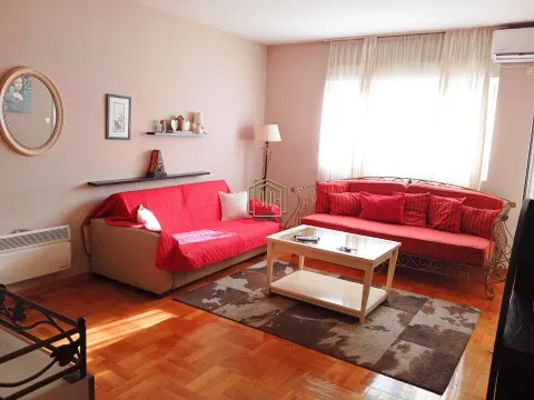 Izdavanje, jednosoban stan, 50m², Pobrežje, Podgorica