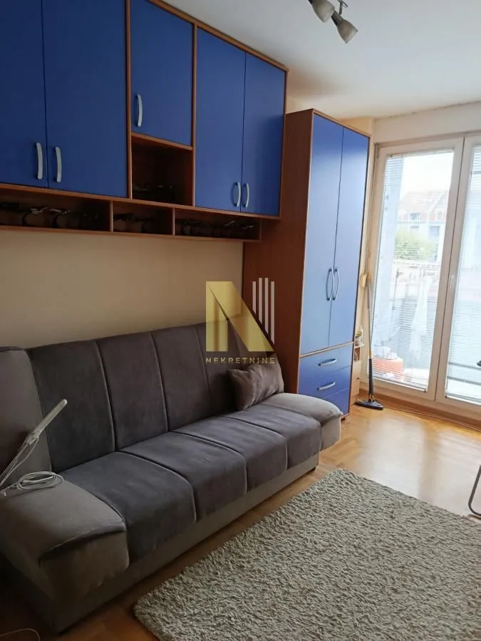 Izdavanje, trosoban stan, 73m², Centar, Novi Sad