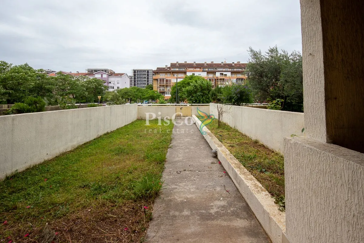 Prodaja, dvosoban stan, 84m², Stari Aerodrom, Podgorica