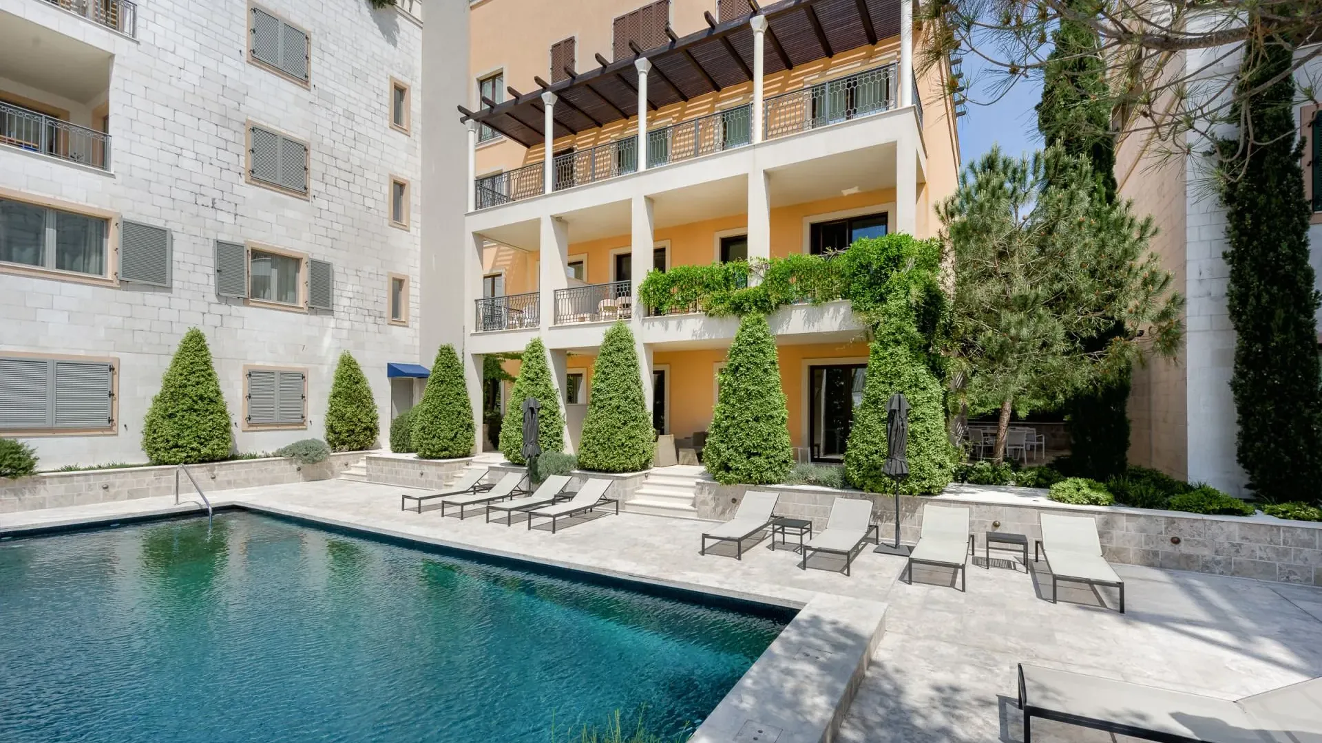 Rent, four bedroom apartment, 228m², Porto Montenegro, Tivat
