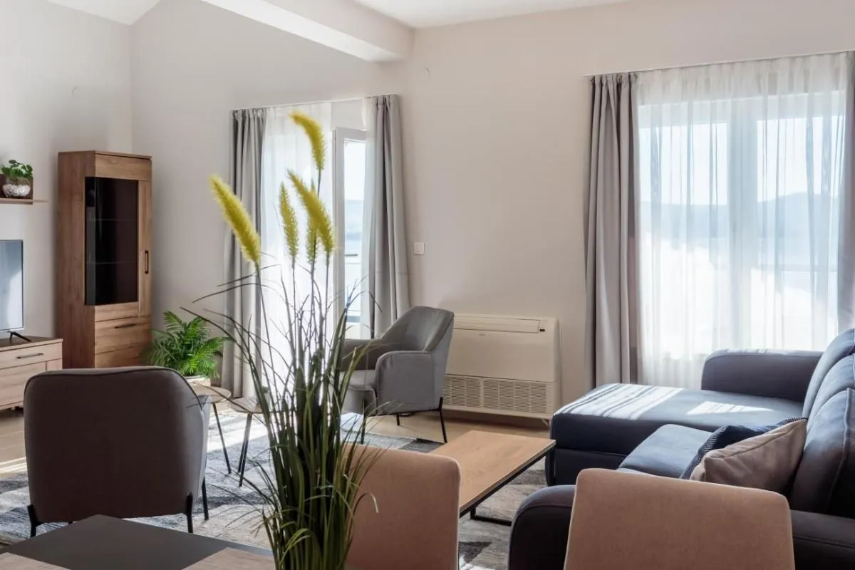 Rent, three bedroom apartment, 150m², Tivat, Crna Gora