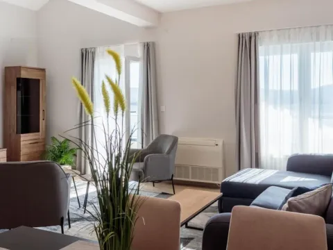 Izdavanje, dvosoban stan, 110m², Tivat, Crna Gora - image 3