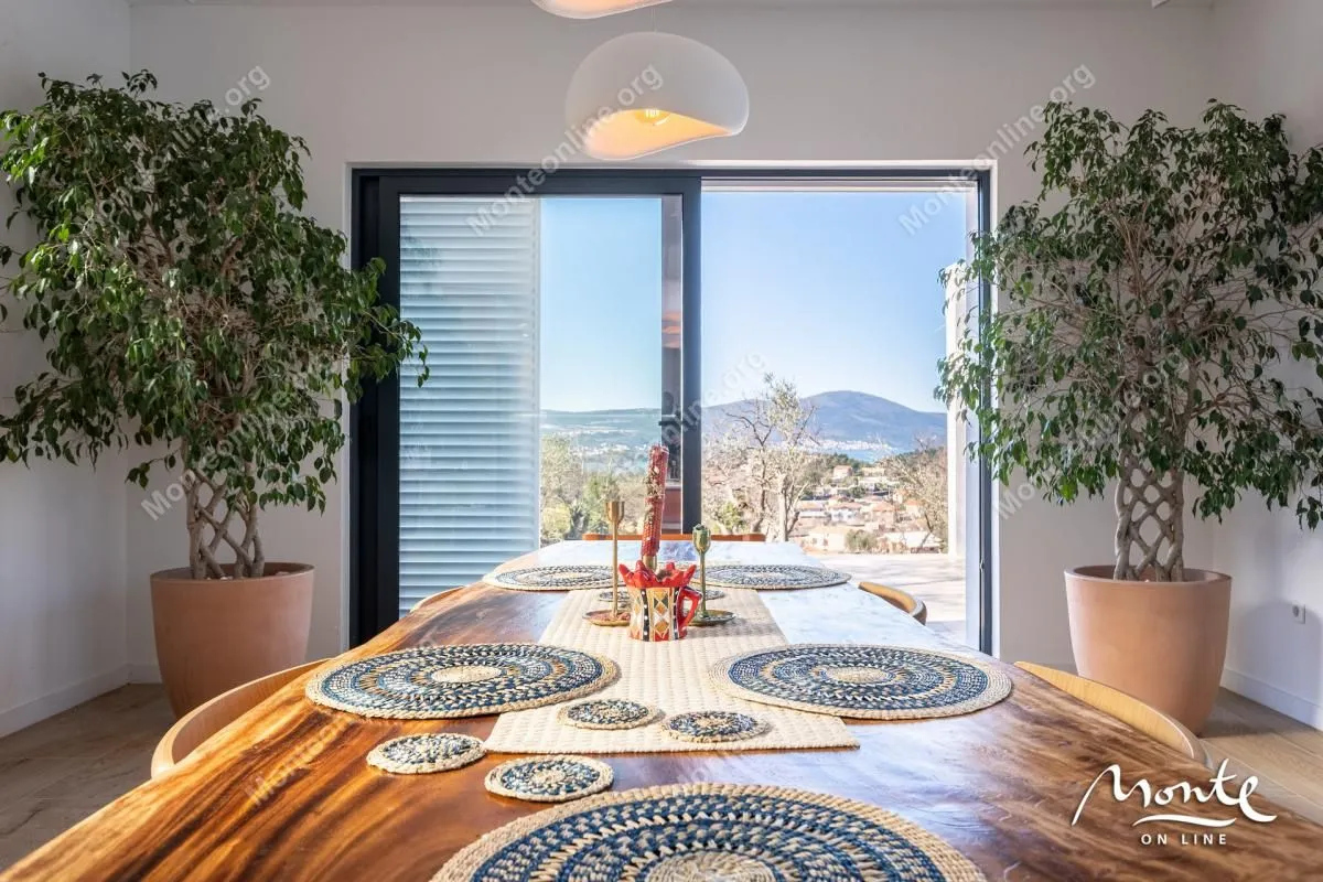 Prodaja, kuća, 240m², Kavač, Kotor
