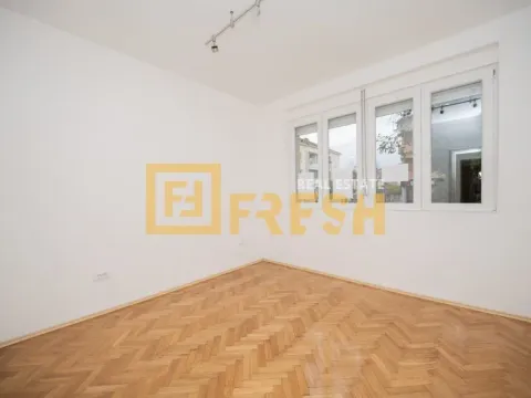 Izdavanje, poslovni prostor, 57m², Centar, Podgorica - image 9