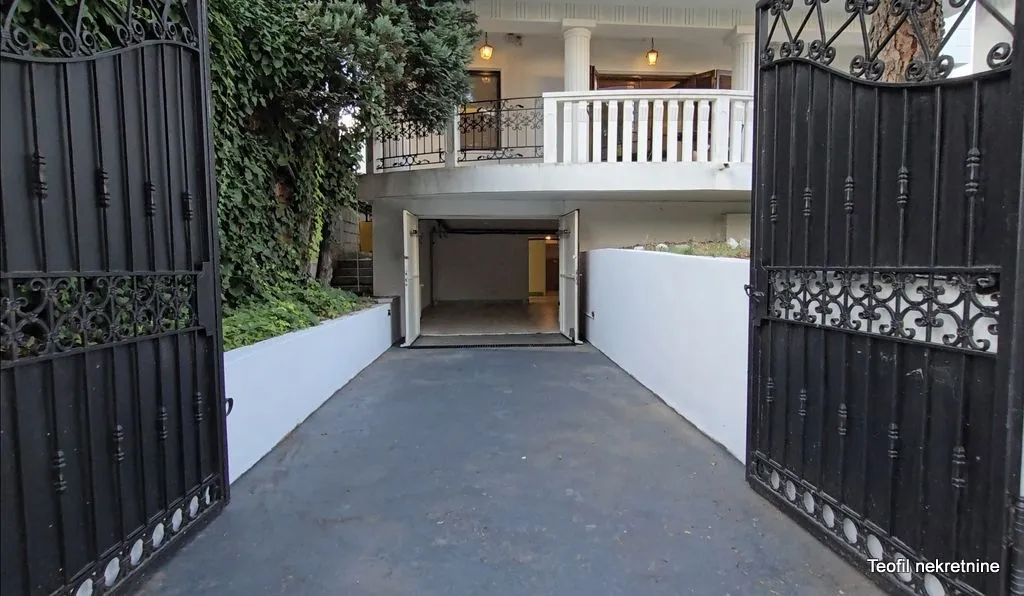 Izdavanje, kuća, 550m², Senjak, Beograd