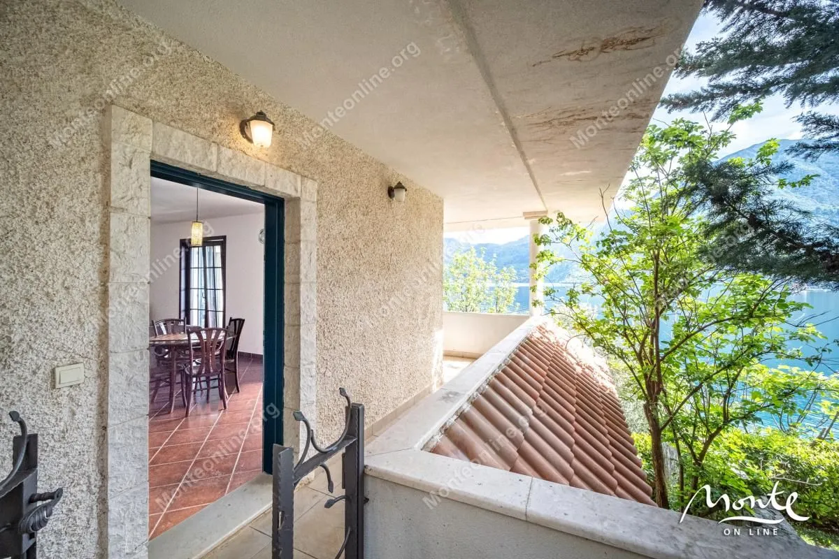 Prodaja, dvosoban stan, 94m², Kostanjica, Kotor