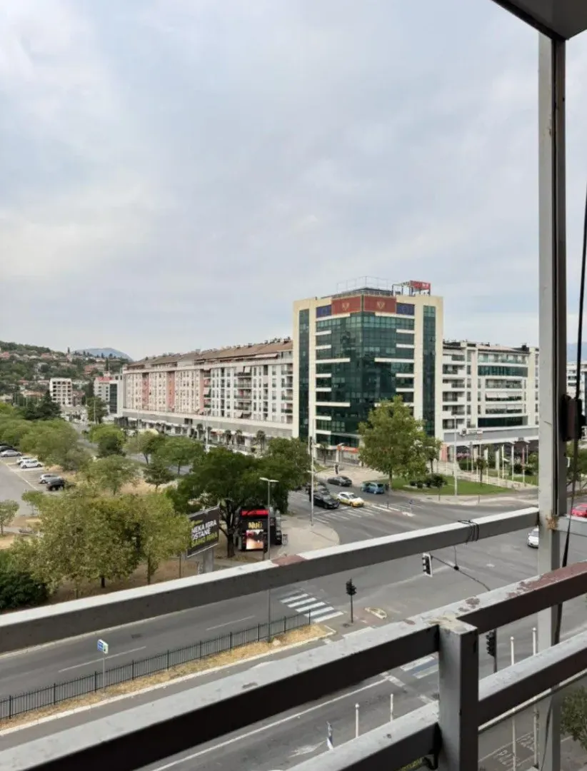 Izdavanje, trosoban stan, 95m², Kruševac, Podgorica
