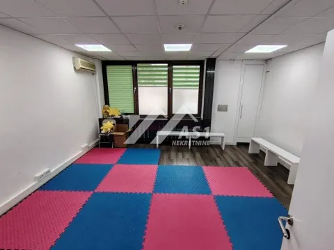 Izdavanje, poslovni prostor, 132m², Bulevar Oslobodjenja, Novi Sad Sve Podlokacije - image 9