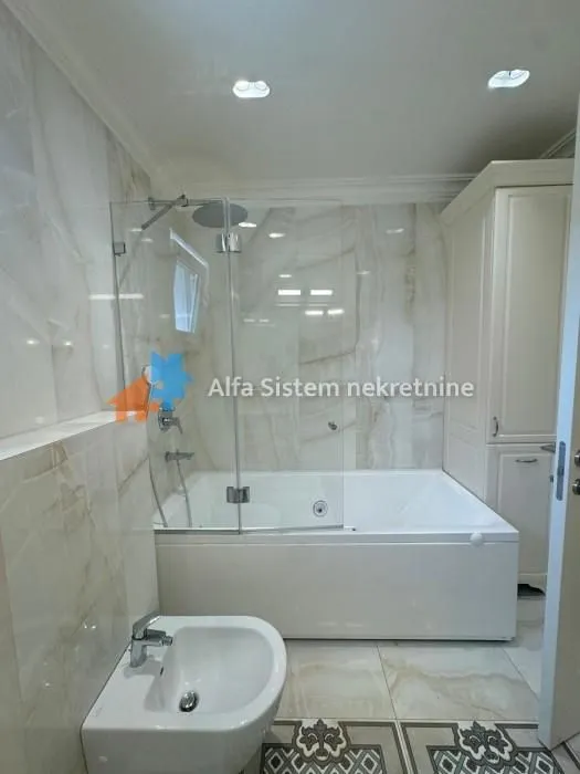 Izdavanje, stan, 215m², Savski Venac, Beograd