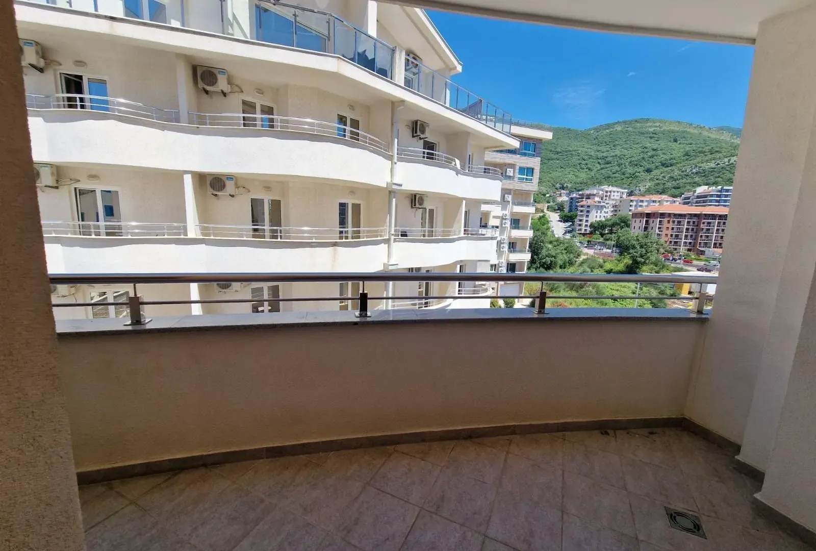Prodaja, dvosoban stan, 89m², Bečići, Budva