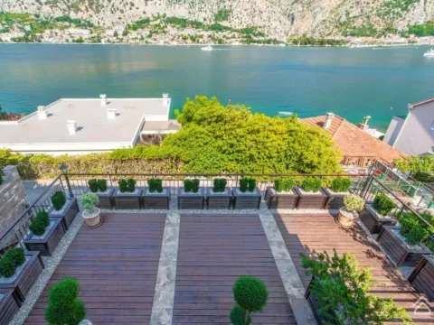 Prodaja, dvosoban stan, 160m², Prčanj, Kotor - image 4