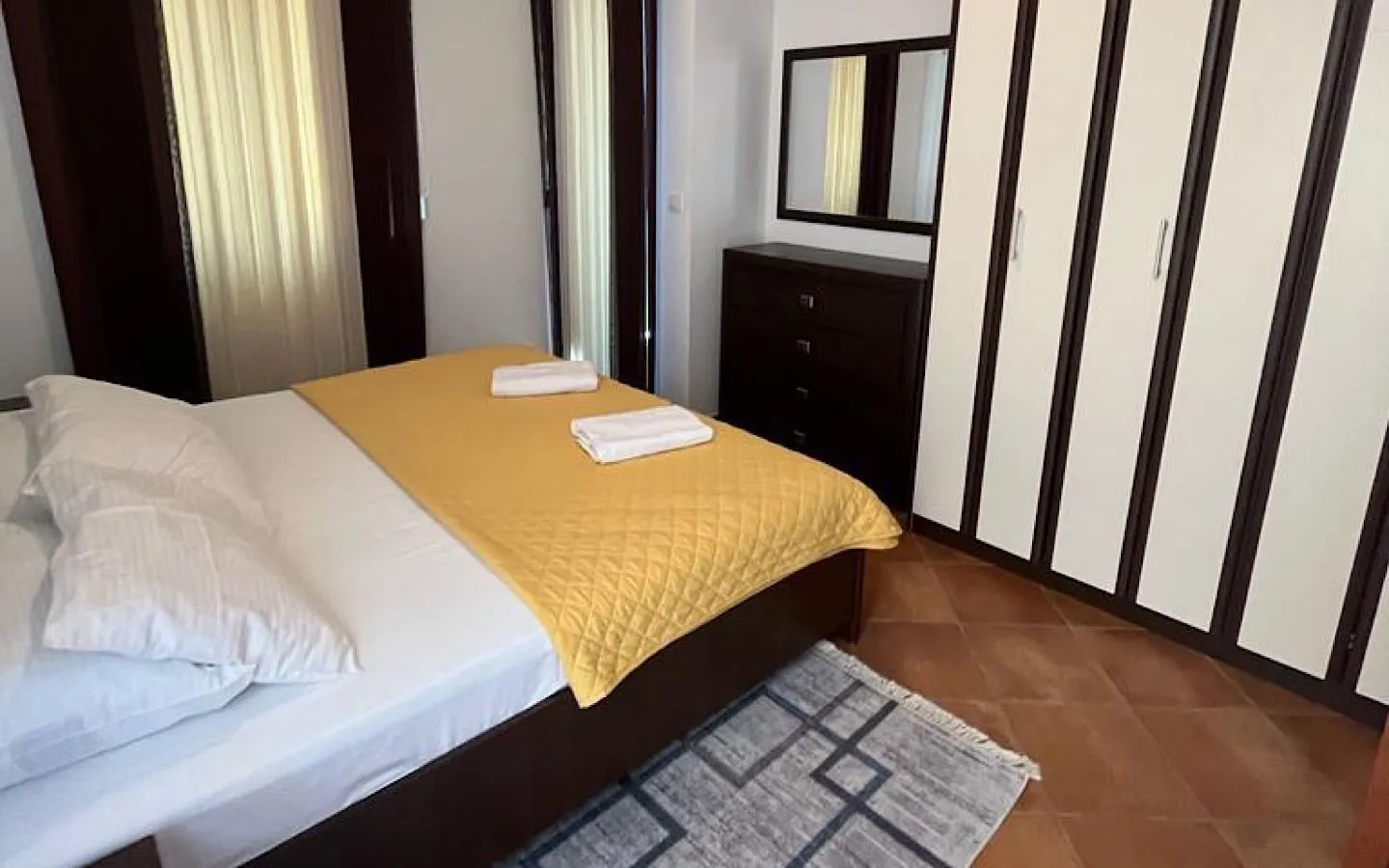 Izdavanje, jednosoban stan, 70m², Dobra Voda, Budva