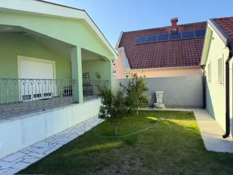 Rent, house, 155m², Farmaci, Podgorica - image 3