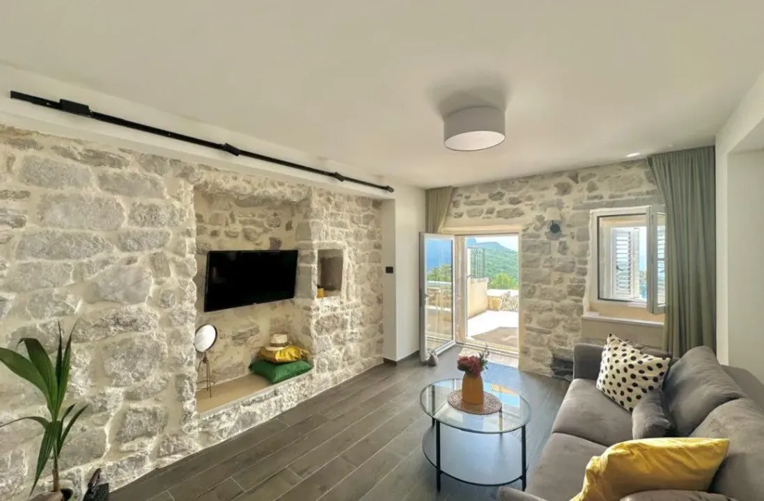 Izdavanje, kuća, 80m², Kuljače, Budva