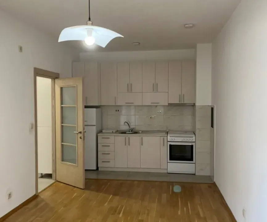 Izdavanje, jednosoban stan, 45m², Blok 9, Podgorica