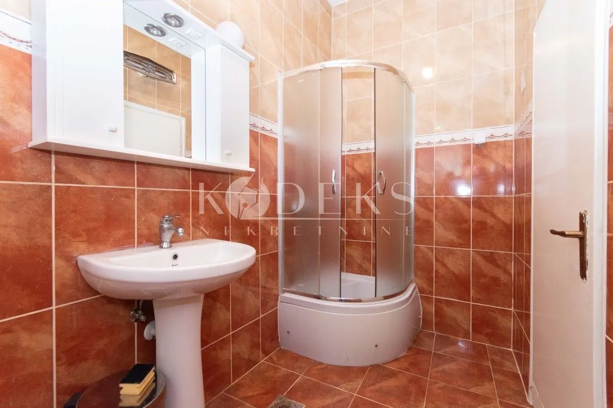 Izdavanje, poslovni prostor, 85m², Centar, Podgorica