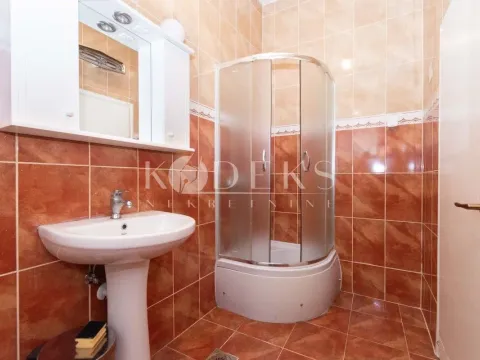 Izdavanje, poslovni prostor, 85m², Centar, Podgorica - image 4