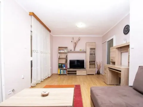 Izdavanje, jednosoban stan, 50m2, Velji Vinogradi, Budva