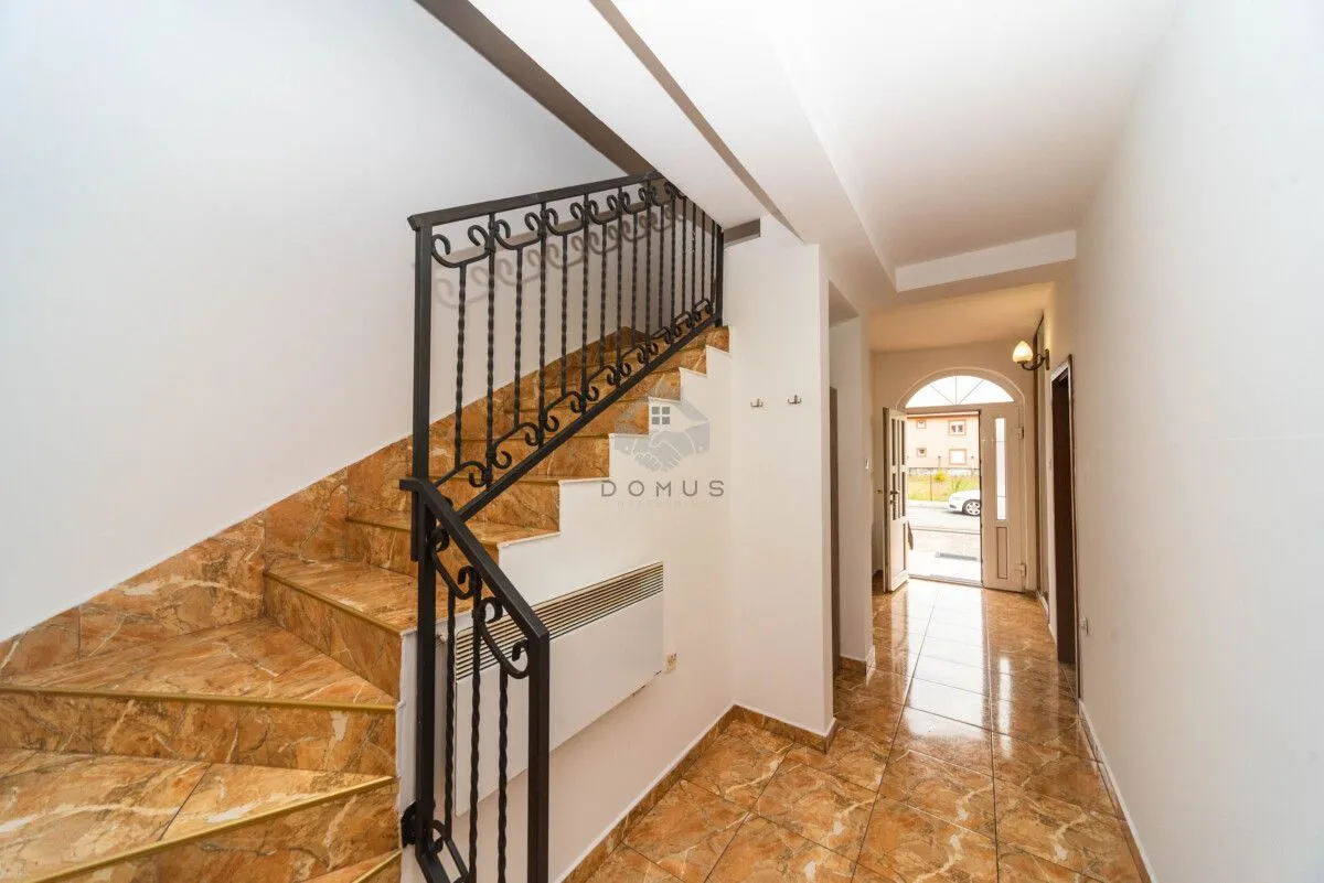 Rent, four bedroom apartment, 180m², Tološi, Podgorica