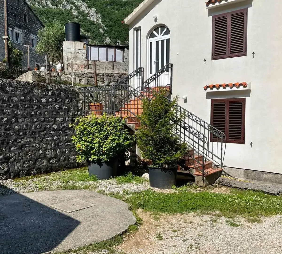 Prodaja, kuća, 300m², Škaljari, Kotor