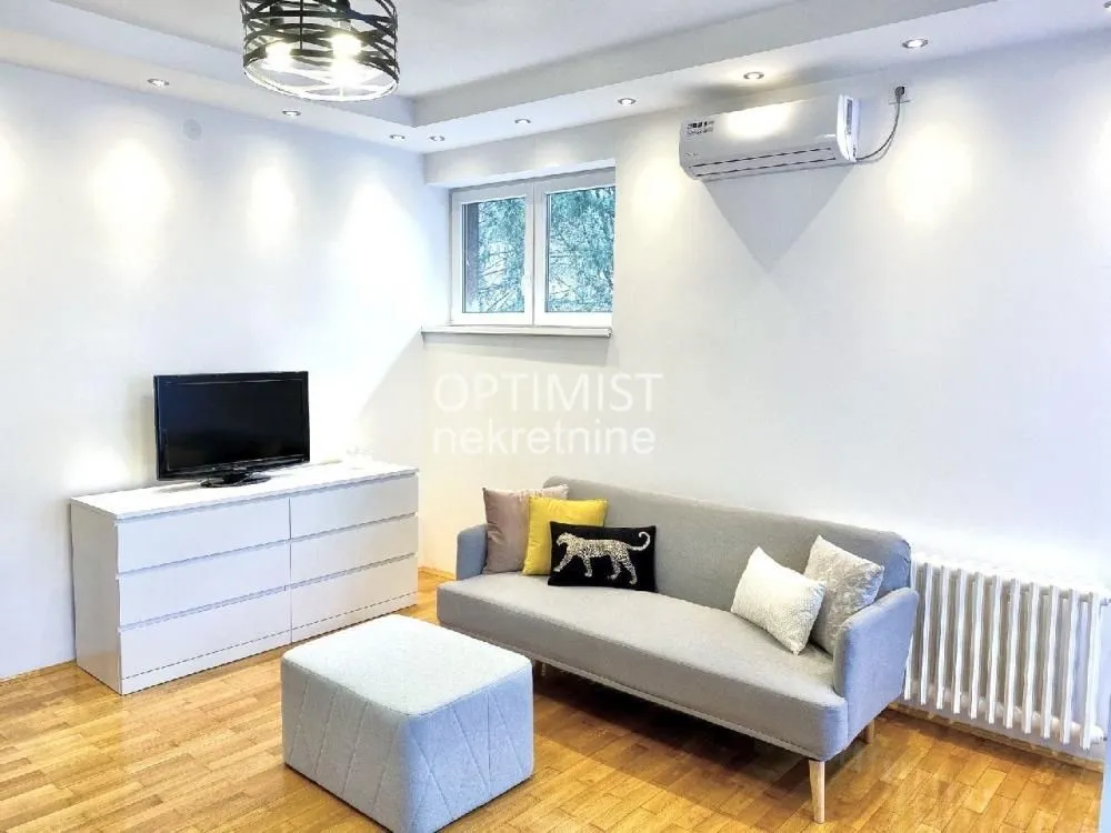 Rent, two bedroom apartment, 46m², Savski Venac, Beograd