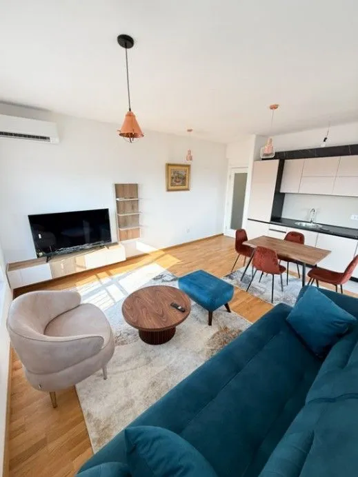 Izdavanje, dvosoban stan, 65m², Stari Aerodrom, Podgorica