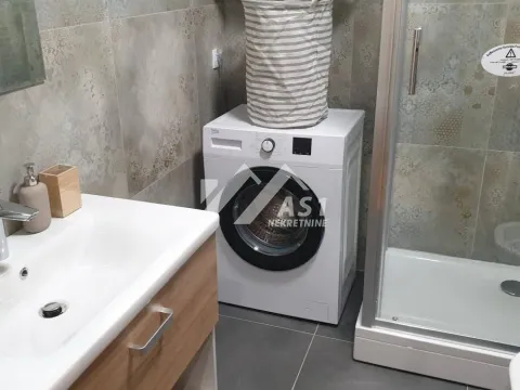 Izdavanje, trosoban stan, 70m², Centar, Novi Sad - image 8