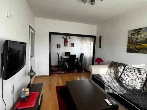 Izdavanje, dvosoban stan, 70m², Centar, Tivat - image 2