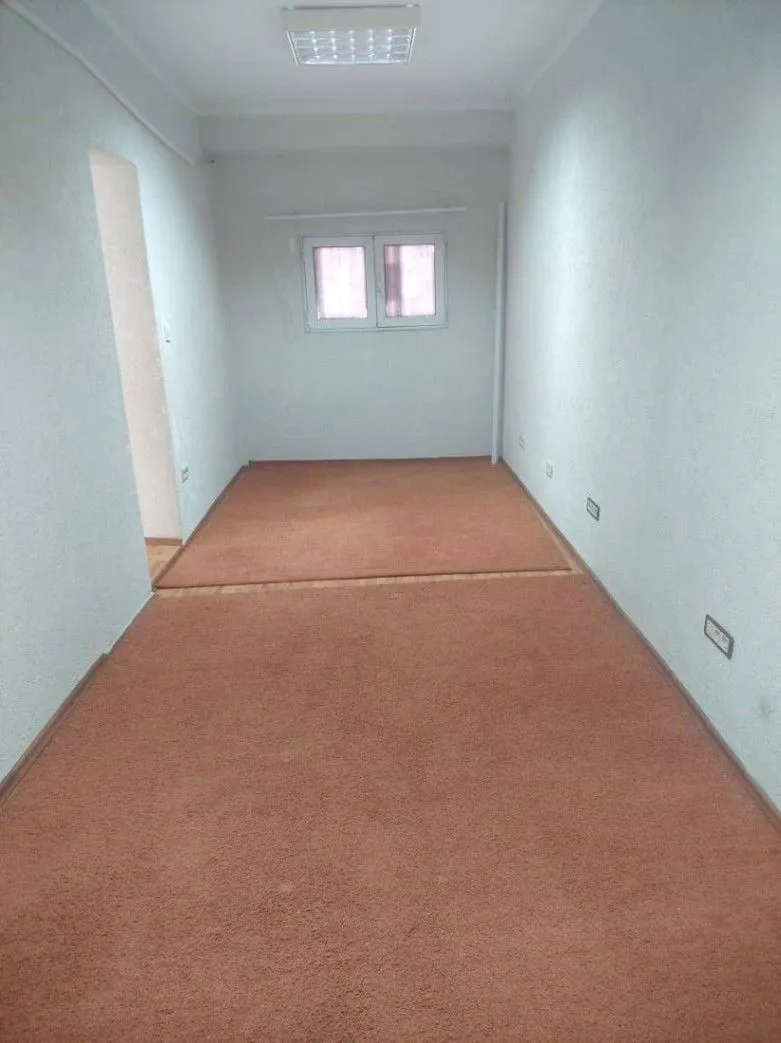 Izdavanje, poslovni prostor, 80m², Centar, Bar