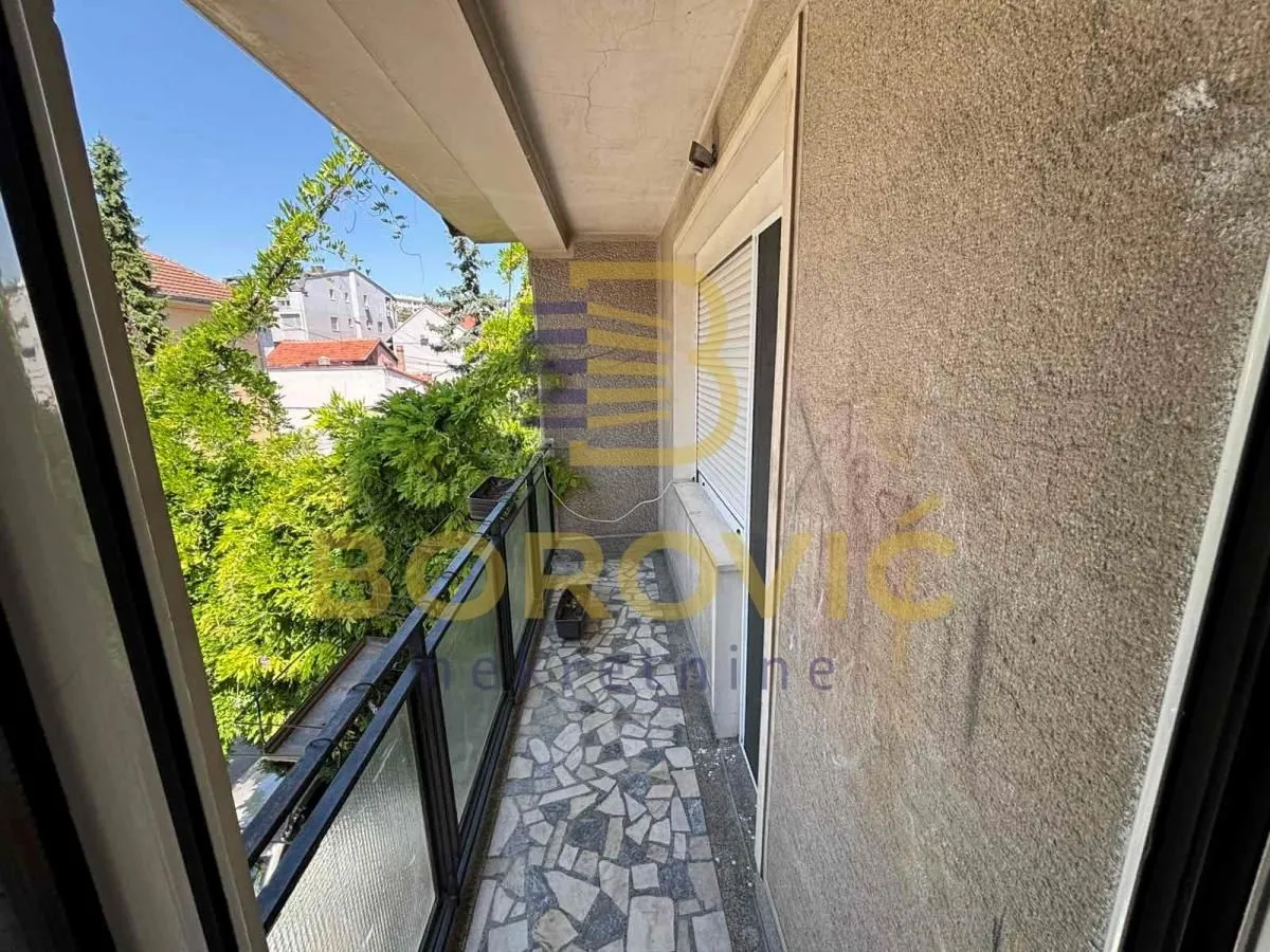 Izdavanje, trosoban stan, 100m², Autokomanda, Voždovac Sve Podlokacije