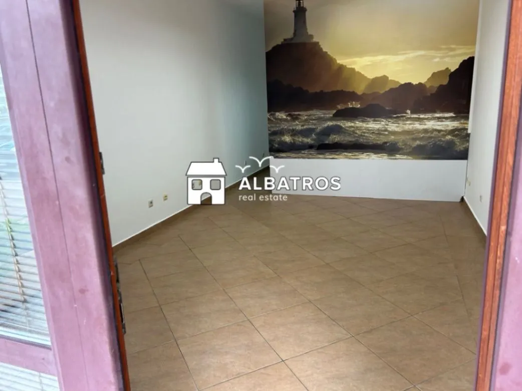 Izdavanje, poslovni prostor, 30m², Centar, Bar