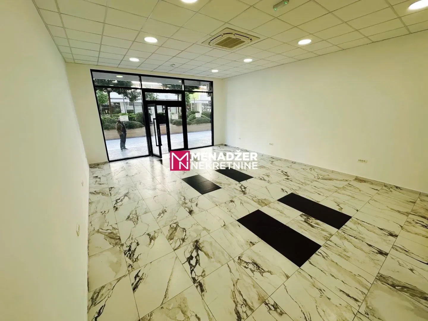 Rent, office space, 54m², Central Point, Podgorica
