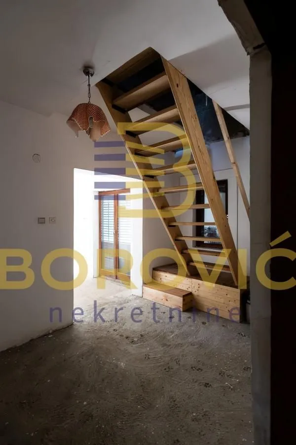Prodaja, kuća, 204m², Voždovac Sve Podlokacije, Beograd