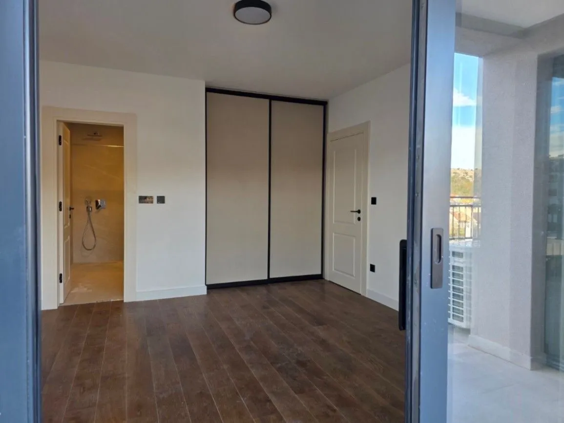 Izdavanje, trosoban stan, 163m², Dalmatinska ulica, Podgorica