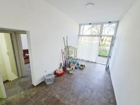 Izdavanje, poslovni prostor, 116m², Baston, Podgorica - image 9