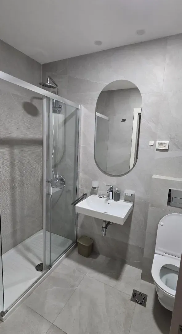 Izdavanje, jednosoban stan, 50m², Central Point, Podgorica